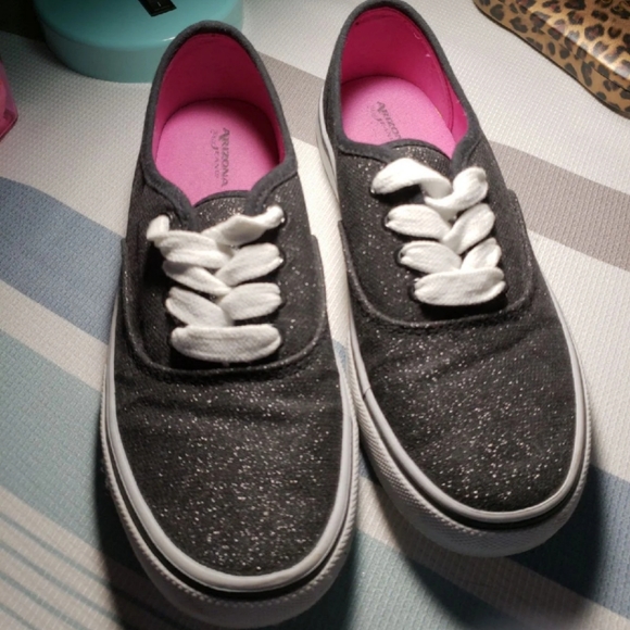 Arizona Jean's Sneakers - Picture 1 of 3